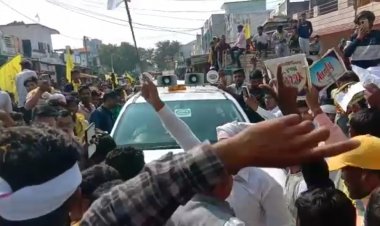 बिरसामुंडा जयंती पर निकल रही रैली के बीच सांसद और विधायक का हुआ घेराव, पुलिस-प्रशासन ने मुश्किल से निकाला