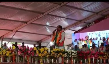 सीएम शिवराज सिंह चौहान ने जब गाया गाना फूलों का तारों का... और कहा बेटे बुढ़ापे की लाठी या लट्ठ भरोसा नहीं - देखिए क्या किया महिलाओं ने