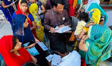 कमलनाथ की नारी सम्मान योजना के फार्म भरवाने के लिए डीपी धाकड़ की टीम घर-घर जाकर कर रही मेहनत,  जावरा क्षेत्र में धाकड़ की मेहनत की जमकर हो रही चर्चा