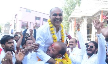आंखों में आंख डाल कर काम कराएंगे किसी को अवैध वसूली नहीं करने देंगे - जीवन सिंह  - श्याम बिहारी पटेल ने दिया निर्दलीय जीवन सिंह को समर्थन, कार्यकर्ताओं में बढ़ा जोश