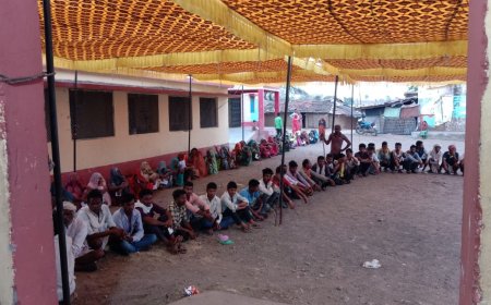 गर्मी, बारिश के बीच भी नहीं रुका उत्साह, कुछ केंद्रों पर पहली बार हुआ कुछ ऐसा कि हैरान हो गए मतदाता