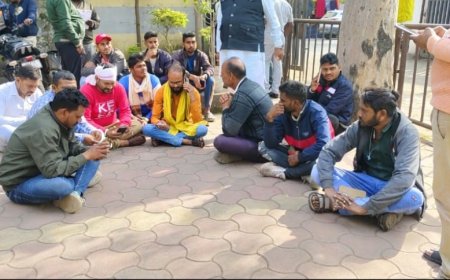 विधायक और डॉक्टर के बीच अस्पताल में हुई तू-तू, मैं मैं, गाली गलौज भी हुआ ! थाने पहुंचे विधायक दे रहे धरना !  वीडियो भी हो रहा वायरल