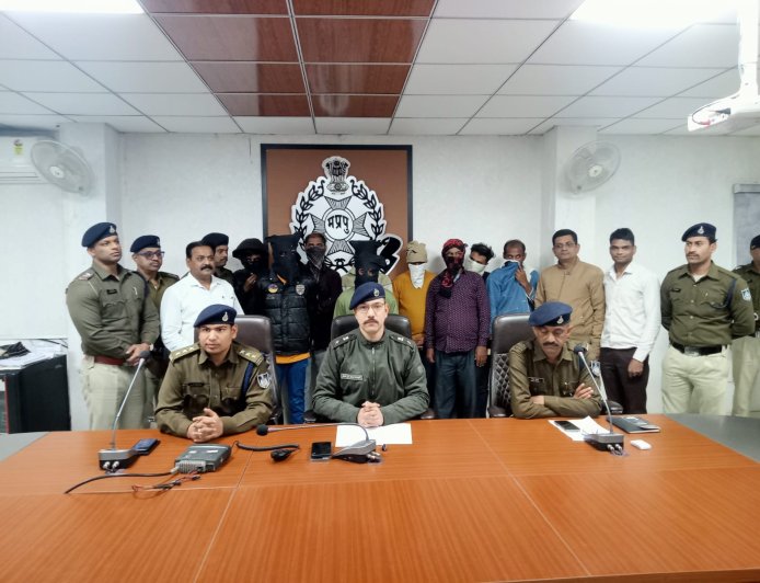 डिजिटल अरेस्ट का आतंक: नकली कोर्ट  और क्रिप्टो नेटवर्क से रतलाम के प्रोफेसर से 1.34 करोड़ की लूट! कंबोडिया-कनाडा तक फैली हाई-टेक साइबर साजिश का पर्दाफाश..