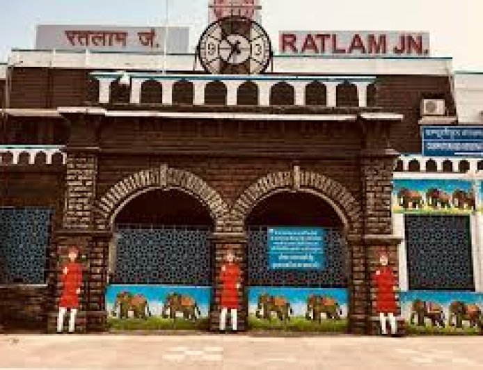 रतलाम से गुजरने वाली ट्रेनों में बड़ा बदलाव: अप्रैल में 9 ट्रेनों में अतिरिक्त कोच, 3 स्पेशल ट्रेनें शुरू