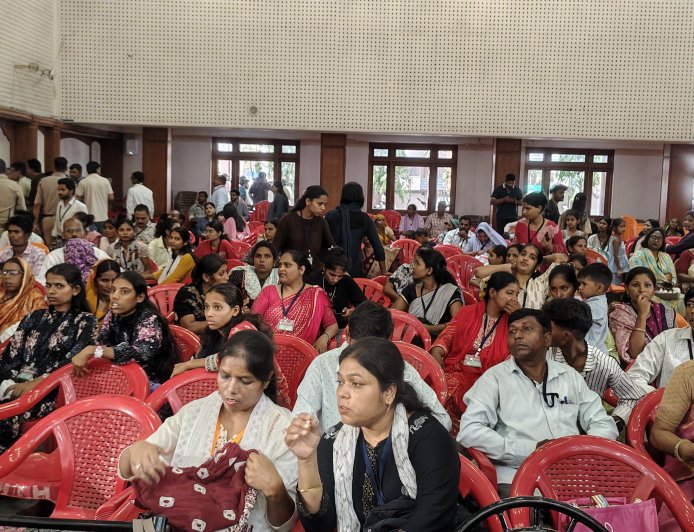मसीही सम्मेलन में हंगामा, धर्मांतरण के आरोप पर विहिप-बजरंग दल का प्रदर्शन! पुलिस ने संभाला मोर्चा!