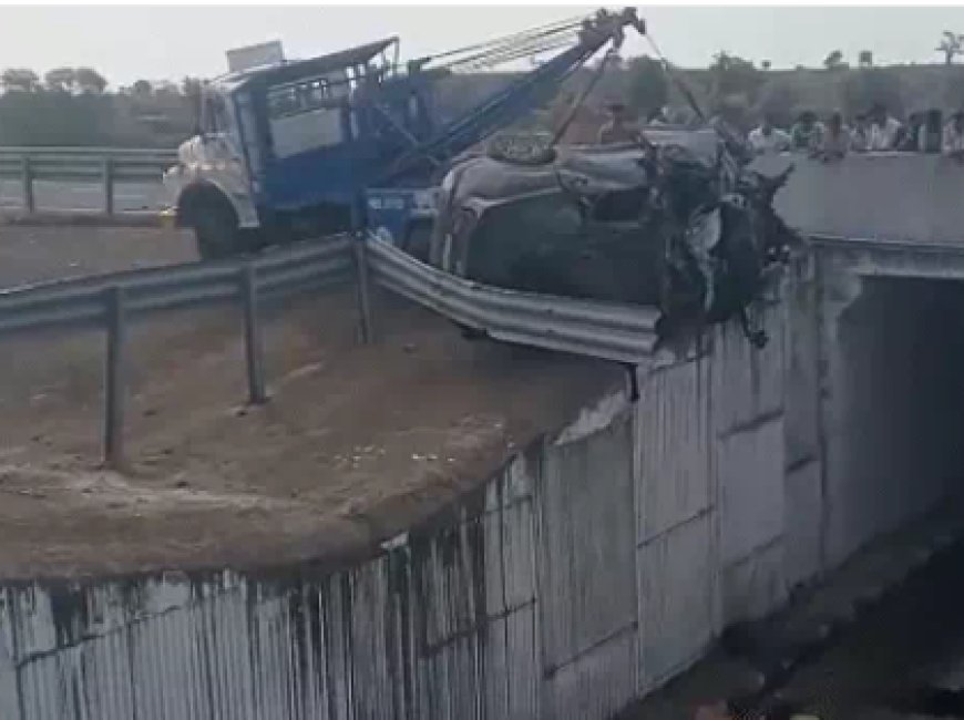 Ratlam 8 Lane accident Crane brought for rescue 