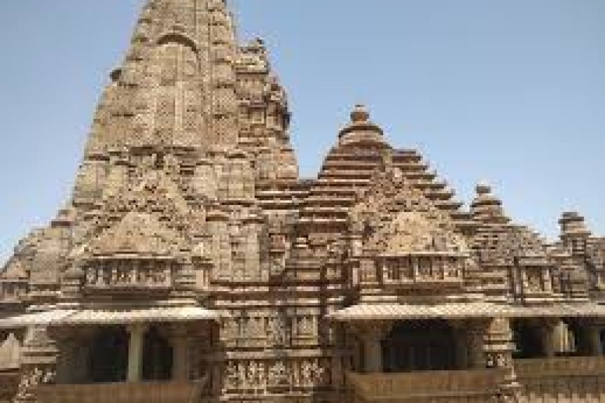 जुराहो के प्रसिद्ध मंदिर किस राज्य में स्थित हैं? In which state are the famous temples of Khajuraho located?